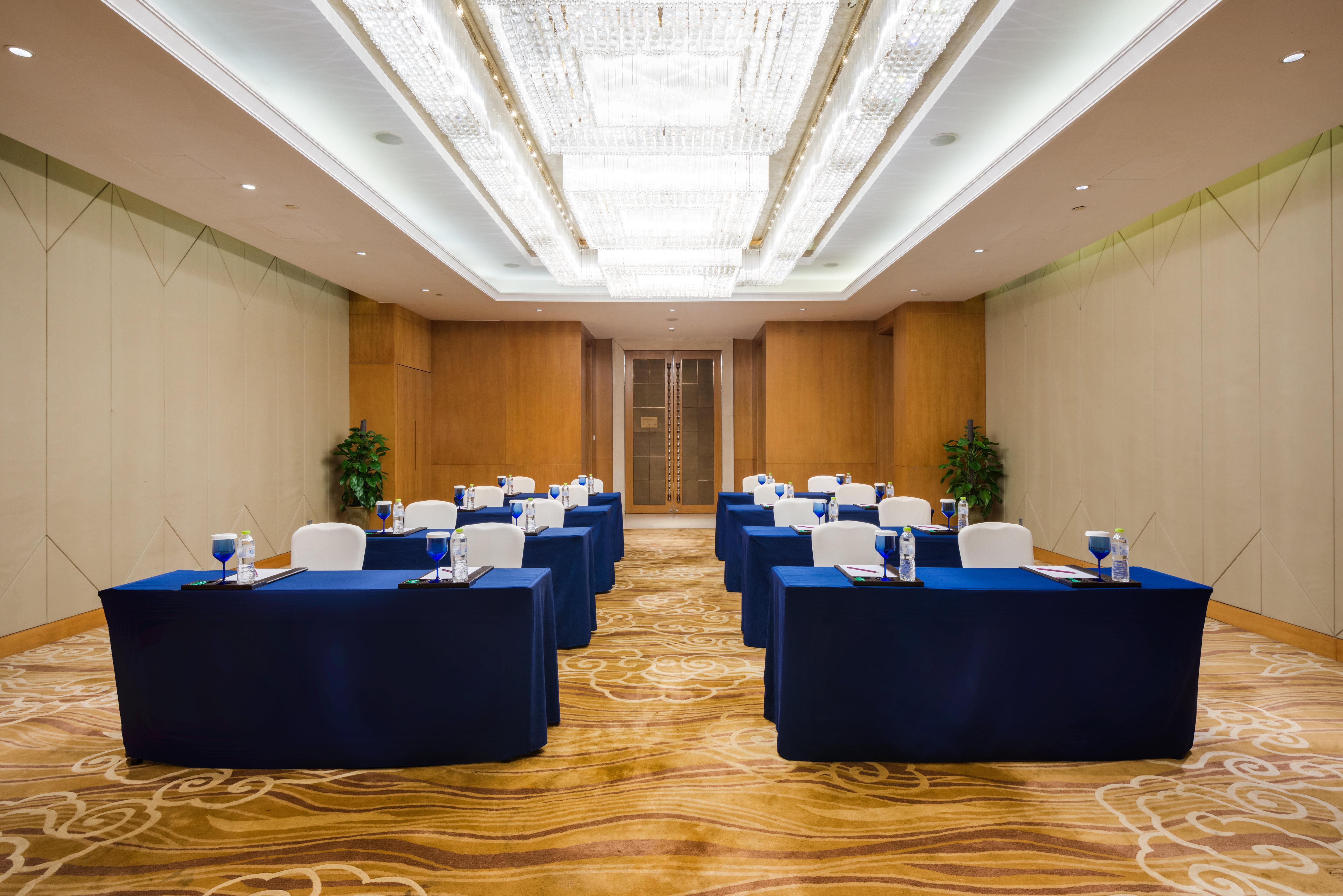 Crowne Plaza Xiangyang By Ihg Hotel Exterior photo