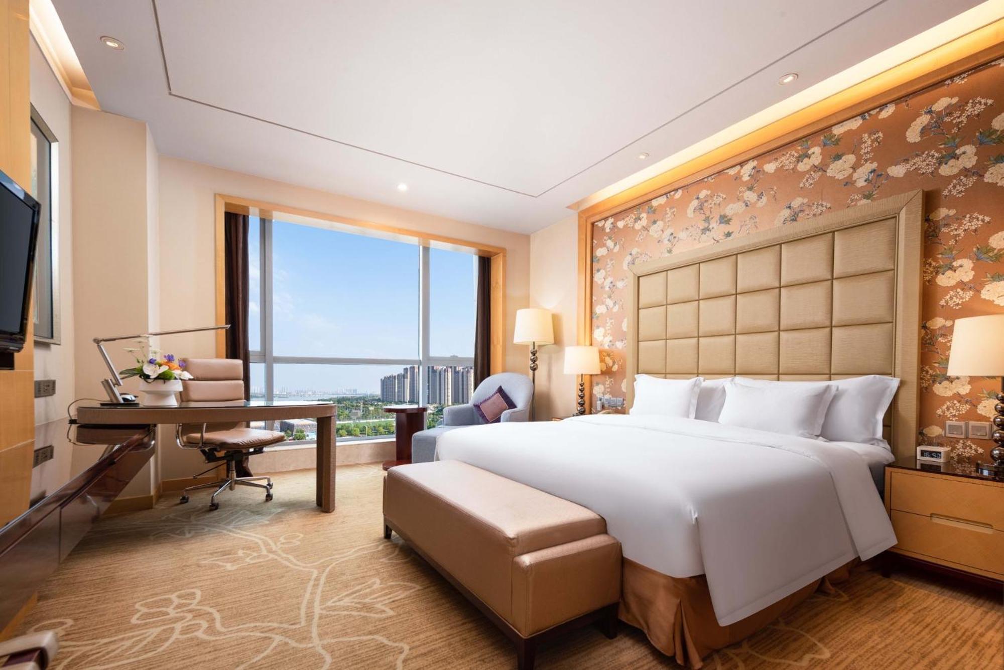 Crowne Plaza Xiangyang By Ihg Hotel Exterior photo