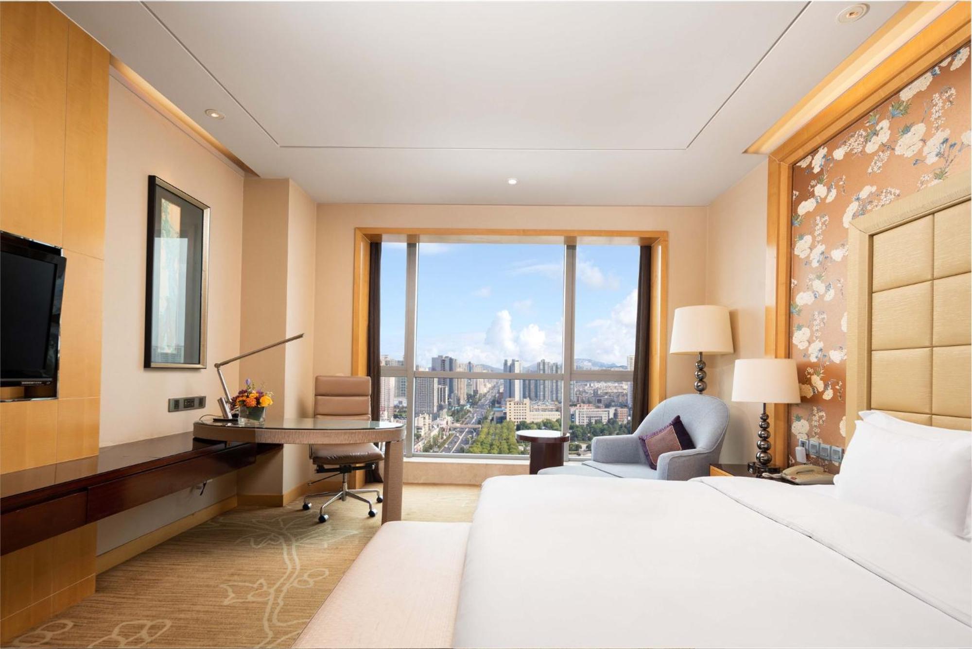 Crowne Plaza Xiangyang By Ihg Hotel Exterior photo