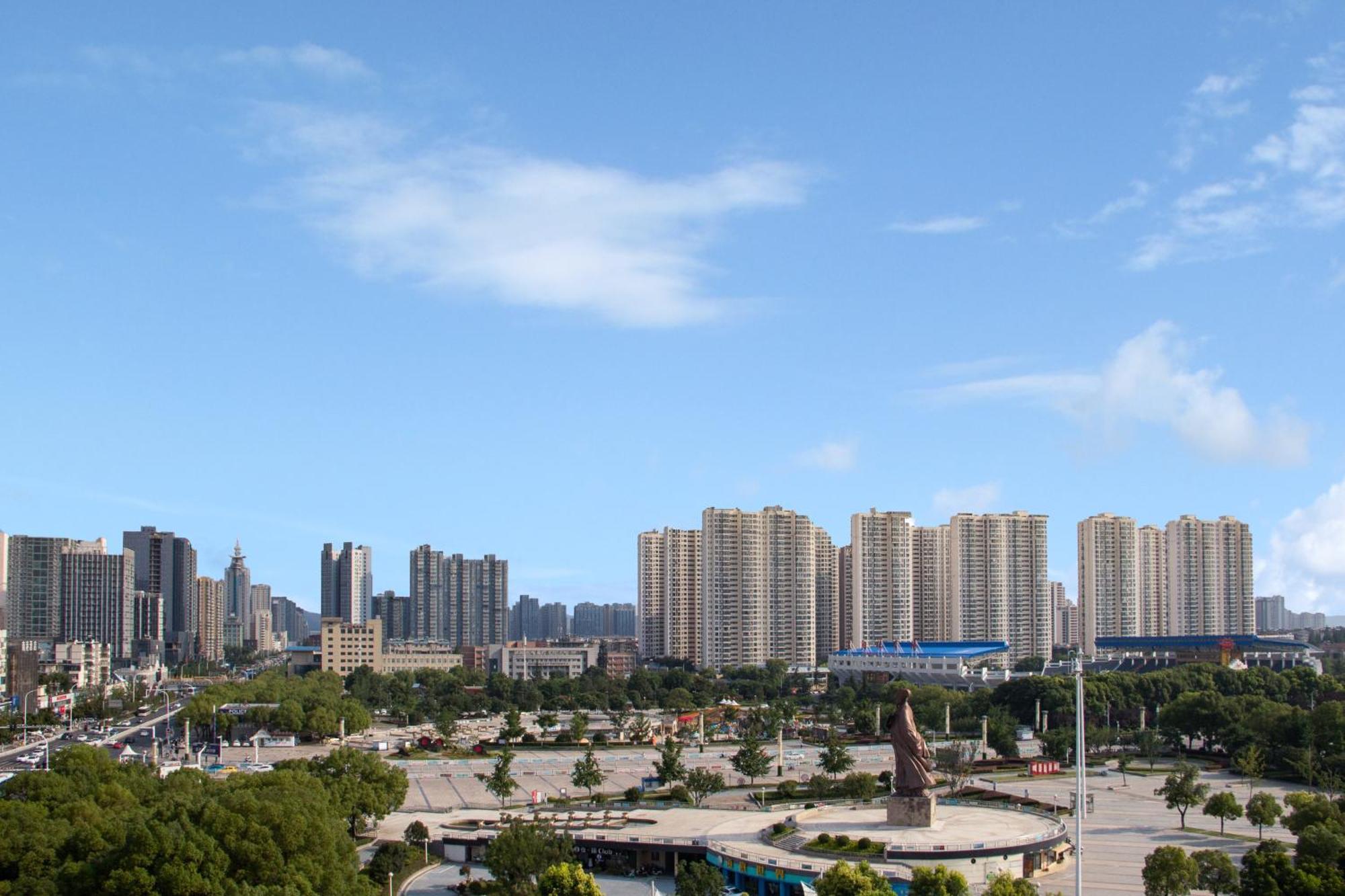 Crowne Plaza Xiangyang By Ihg Hotel Exterior photo